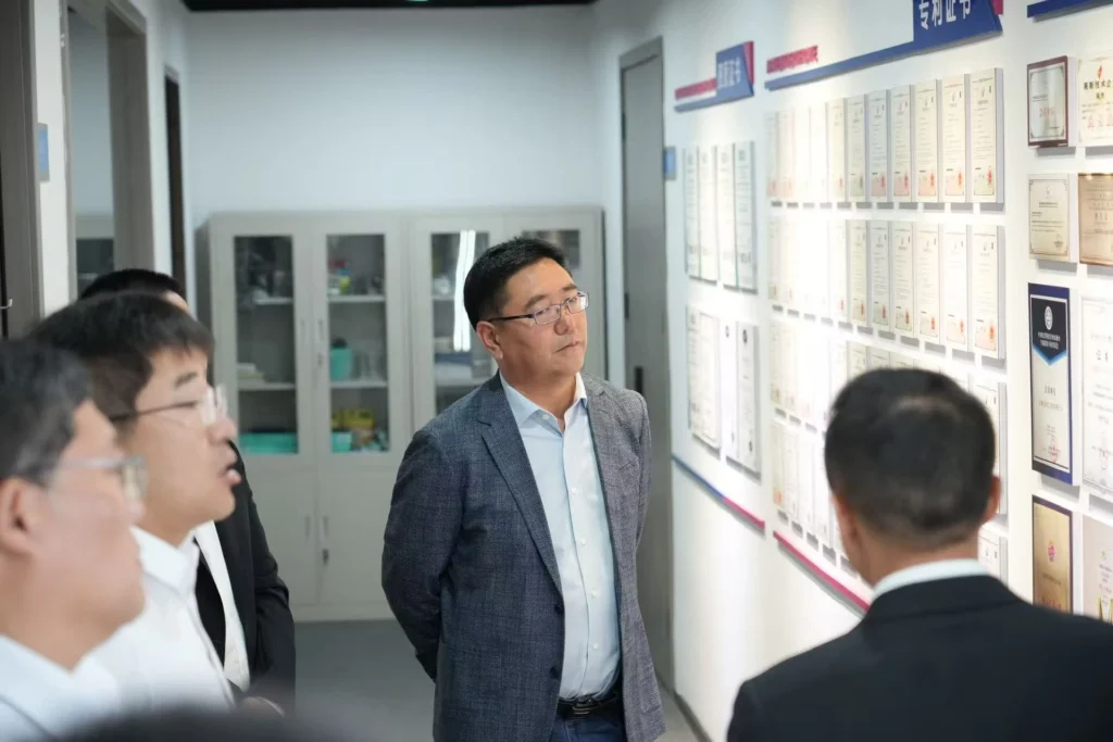 Chang Yi, Executive Director and General Manager of Yuneng New Materials, visits DODGEN's exhibition hall and honor wall.